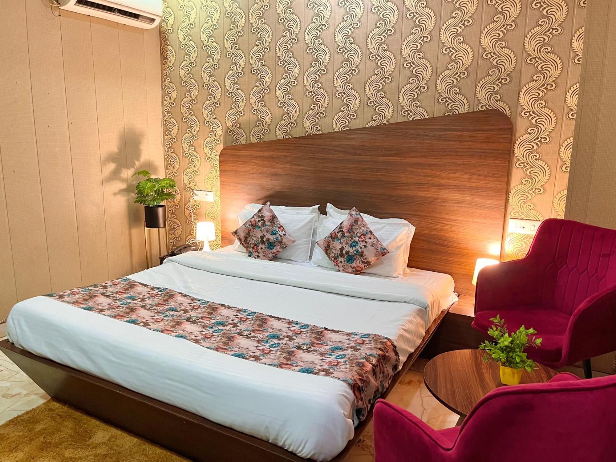 Hotel The Pearl Grand - Top Rated ! Most Awarded ! Parking ! Lift ! Luxury Rooms ! Best Selling Zirakpur ภายนอก รูปภาพ