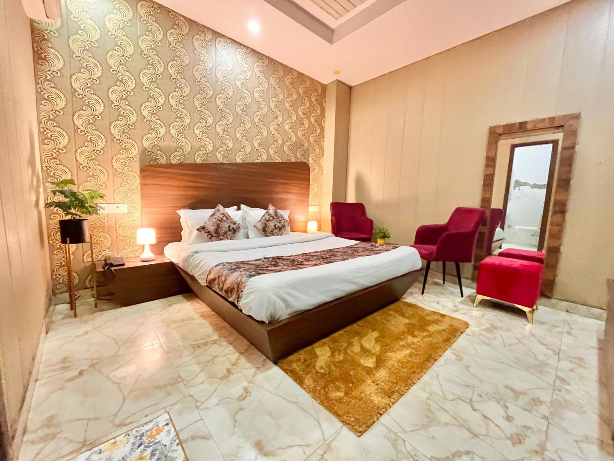 Hotel The Pearl Grand - Top Rated ! Most Awarded ! Parking ! Lift ! Luxury Rooms ! Best Selling Zirakpur ภายนอก รูปภาพ