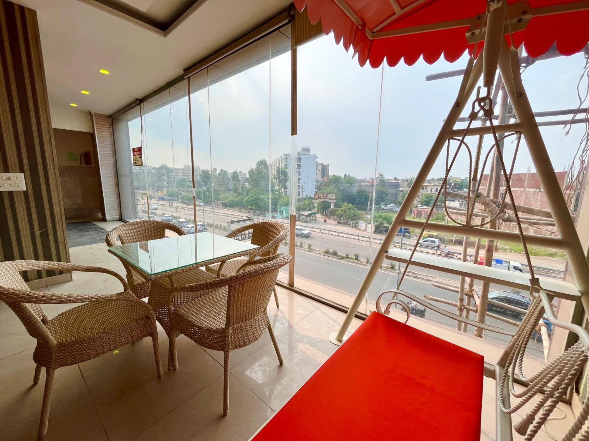 Hotel The Pearl Grand - Top Rated ! Most Awarded ! Parking ! Lift ! Luxury Rooms ! Best Selling Zirakpur ภายนอก รูปภาพ