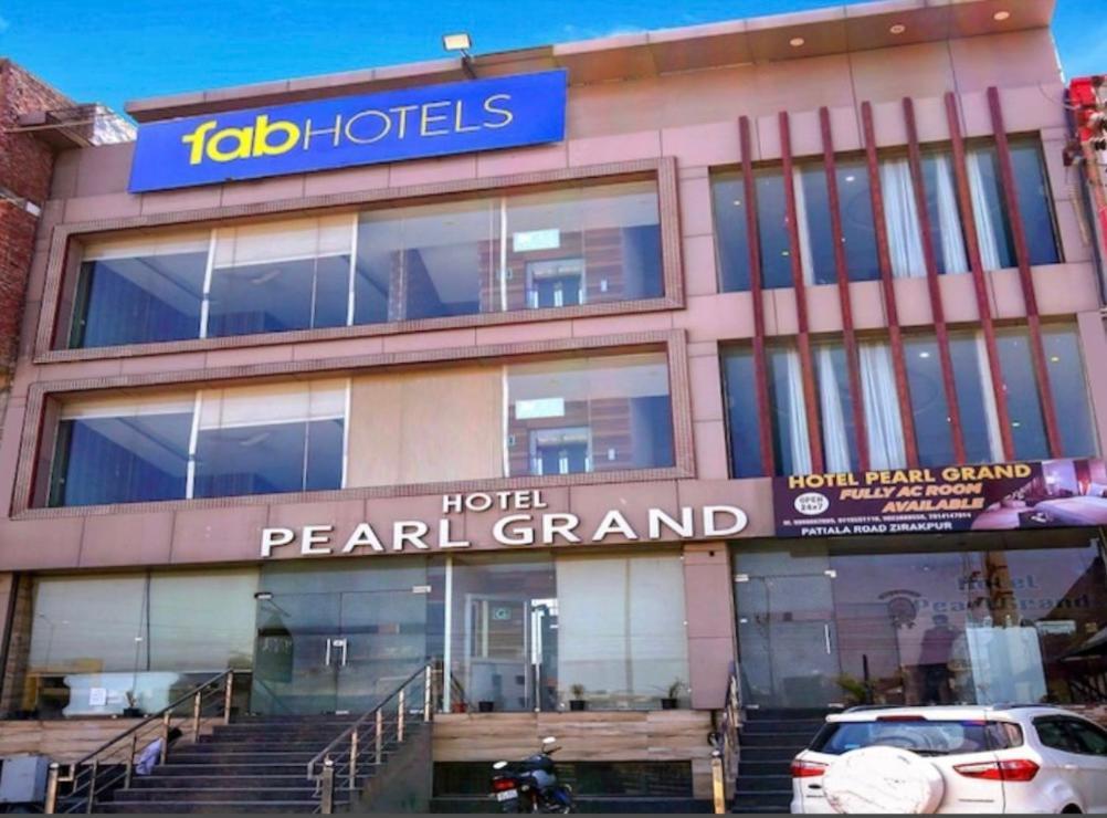 Hotel The Pearl Grand - Top Rated ! Most Awarded ! Parking ! Lift ! Luxury Rooms ! Best Selling Zirakpur ภายนอก รูปภาพ
