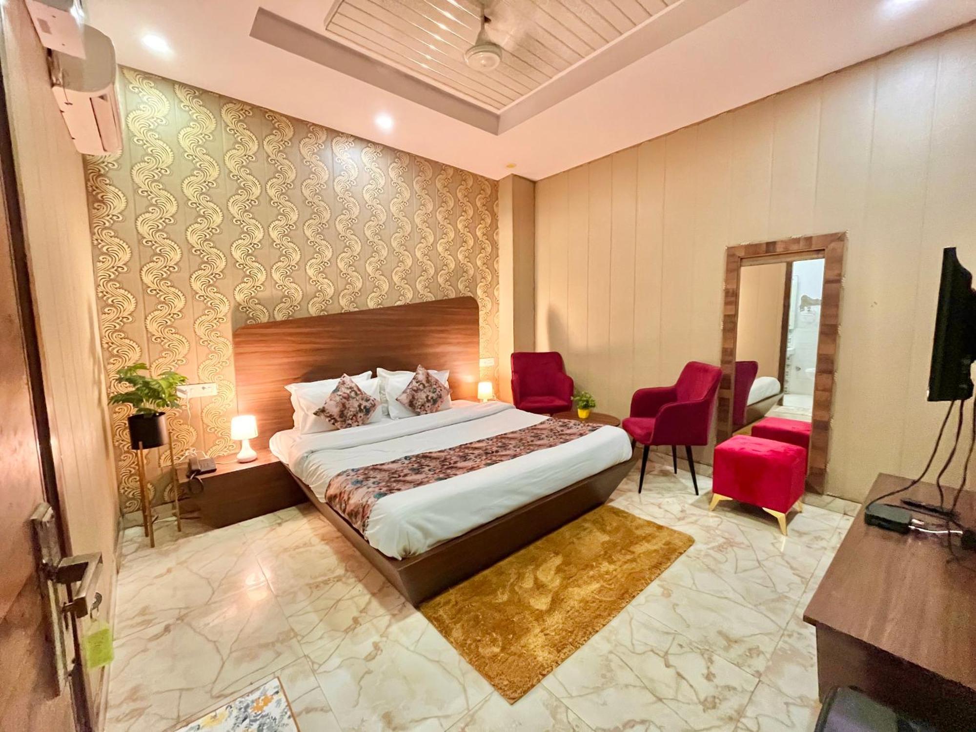 Hotel The Pearl Grand - Top Rated ! Most Awarded ! Parking ! Lift ! Luxury Rooms ! Best Selling Zirakpur ภายนอก รูปภาพ