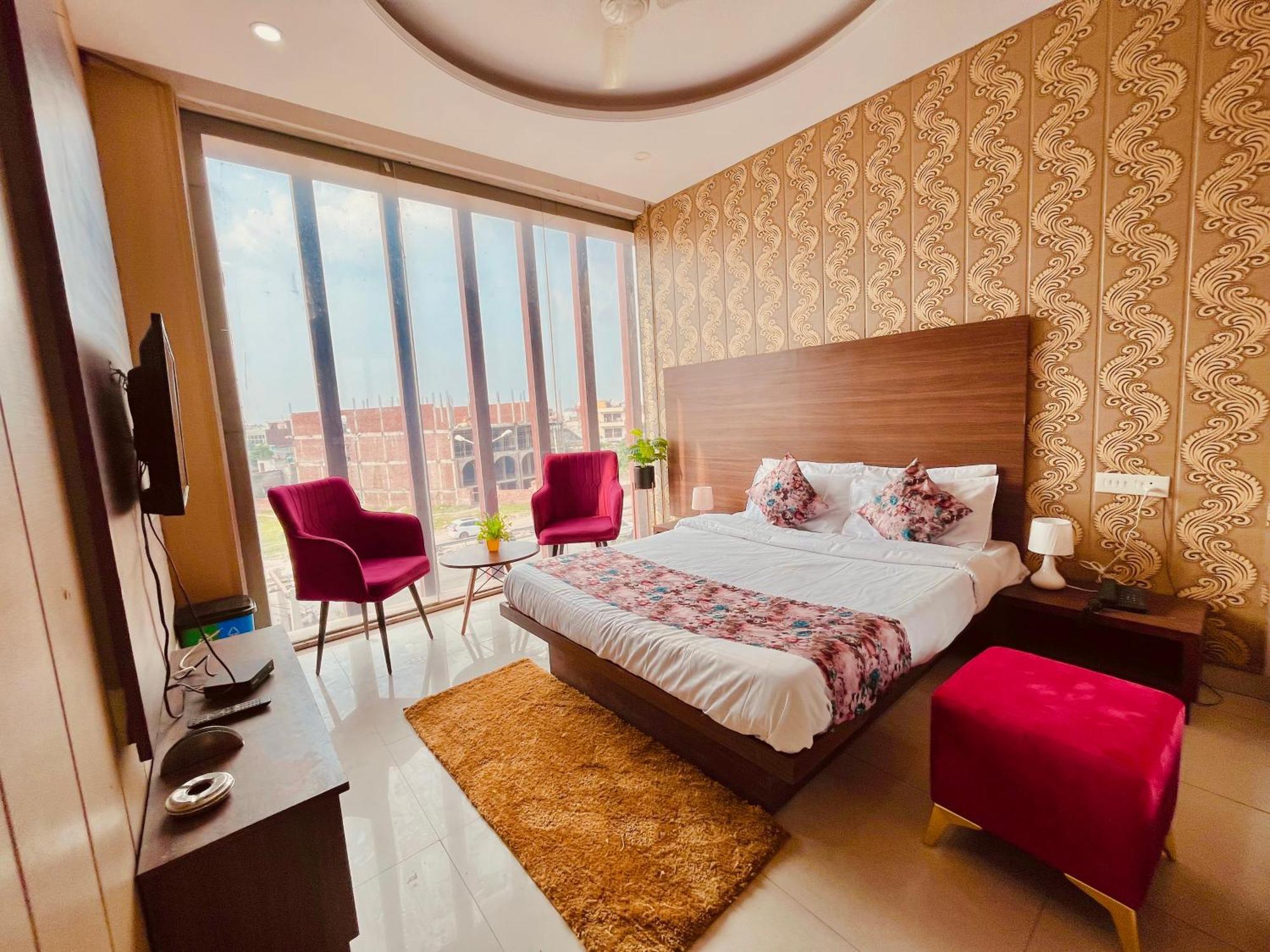 Hotel The Pearl Grand - Top Rated ! Most Awarded ! Parking ! Lift ! Luxury Rooms ! Best Selling Zirakpur ภายนอก รูปภาพ