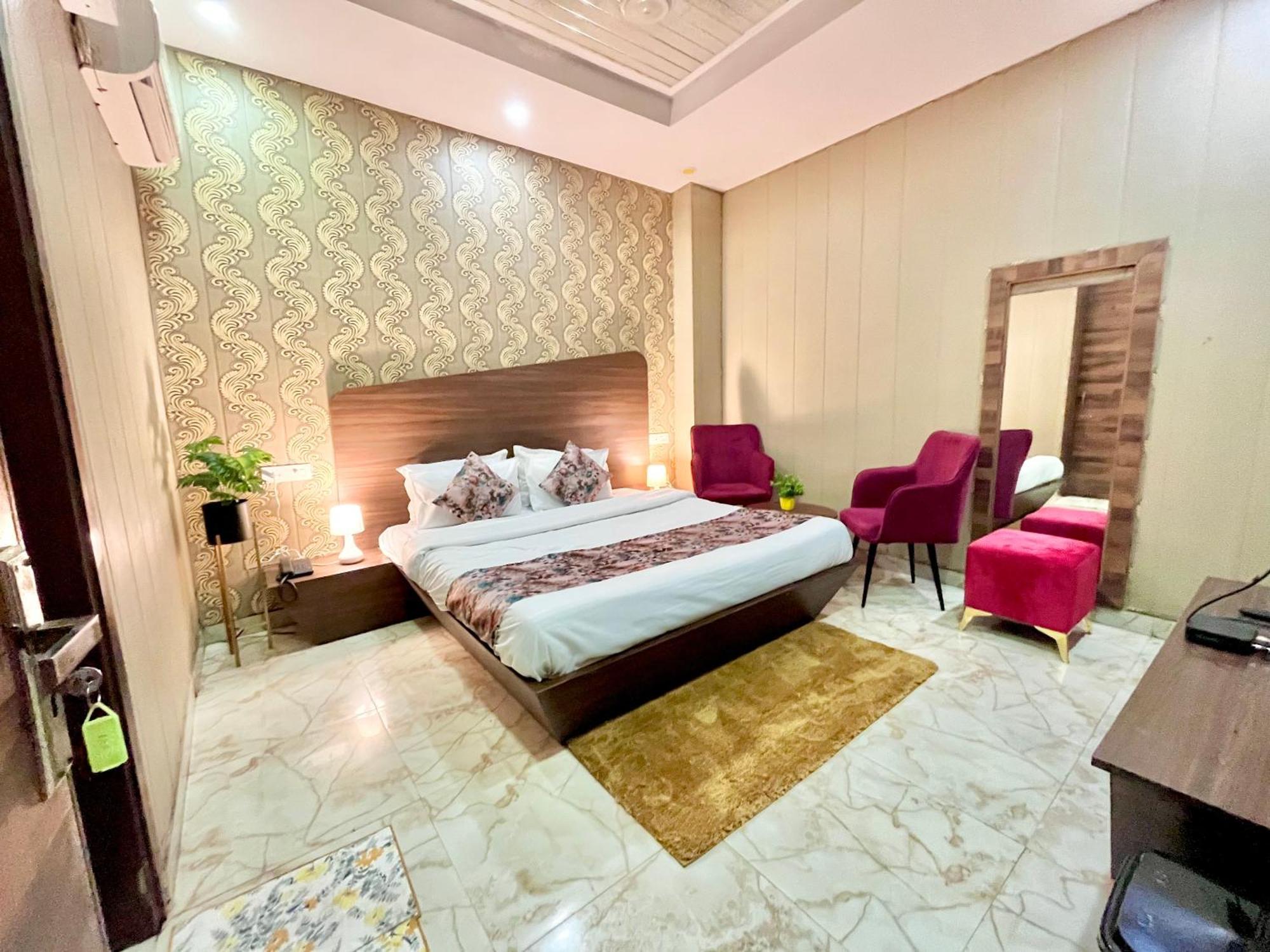 Hotel The Pearl Grand - Top Rated ! Most Awarded ! Parking ! Lift ! Luxury Rooms ! Best Selling Zirakpur ภายนอก รูปภาพ