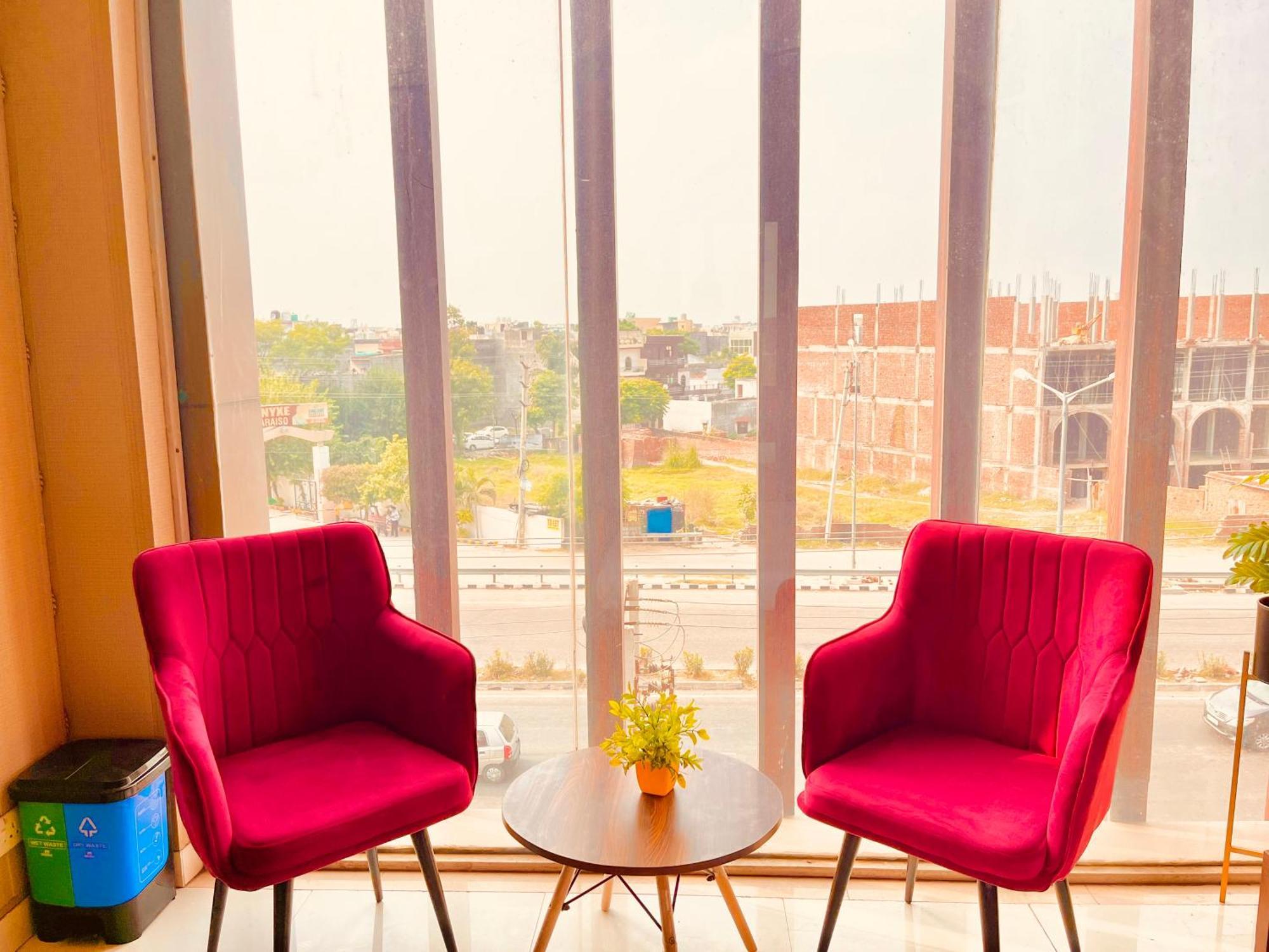 Hotel The Pearl Grand - Top Rated ! Most Awarded ! Parking ! Lift ! Luxury Rooms ! Best Selling Zirakpur ภายนอก รูปภาพ