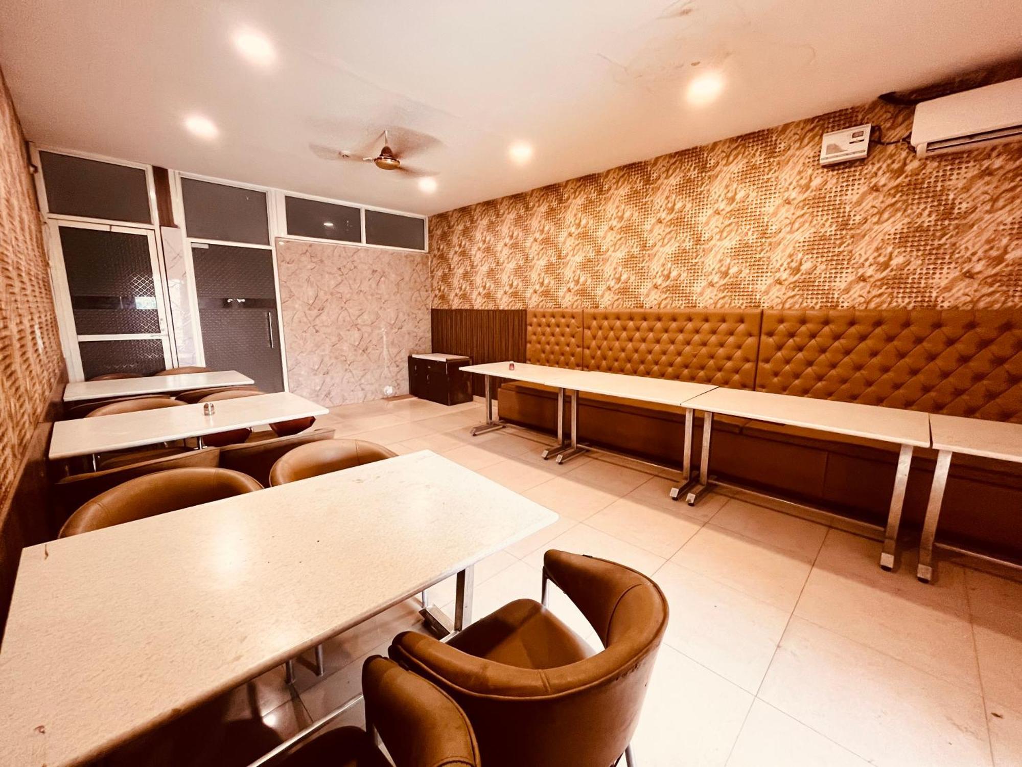Hotel The Pearl Grand - Top Rated ! Most Awarded ! Parking ! Lift ! Luxury Rooms ! Best Selling Zirakpur ภายนอก รูปภาพ