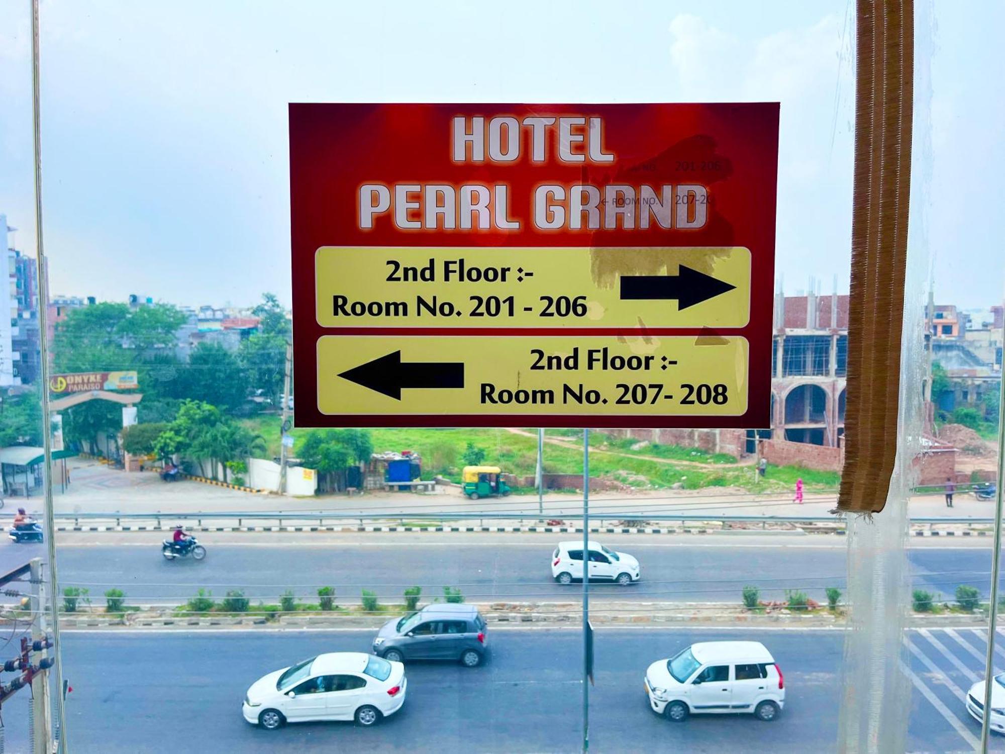 Hotel The Pearl Grand - Top Rated ! Most Awarded ! Parking ! Lift ! Luxury Rooms ! Best Selling Zirakpur ภายนอก รูปภาพ